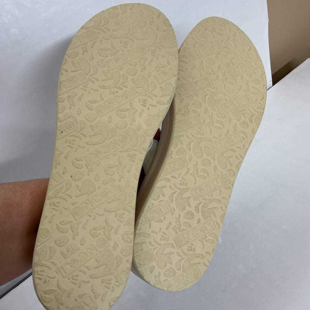 Elegant White Platform Sandals - Picture 5 of 5